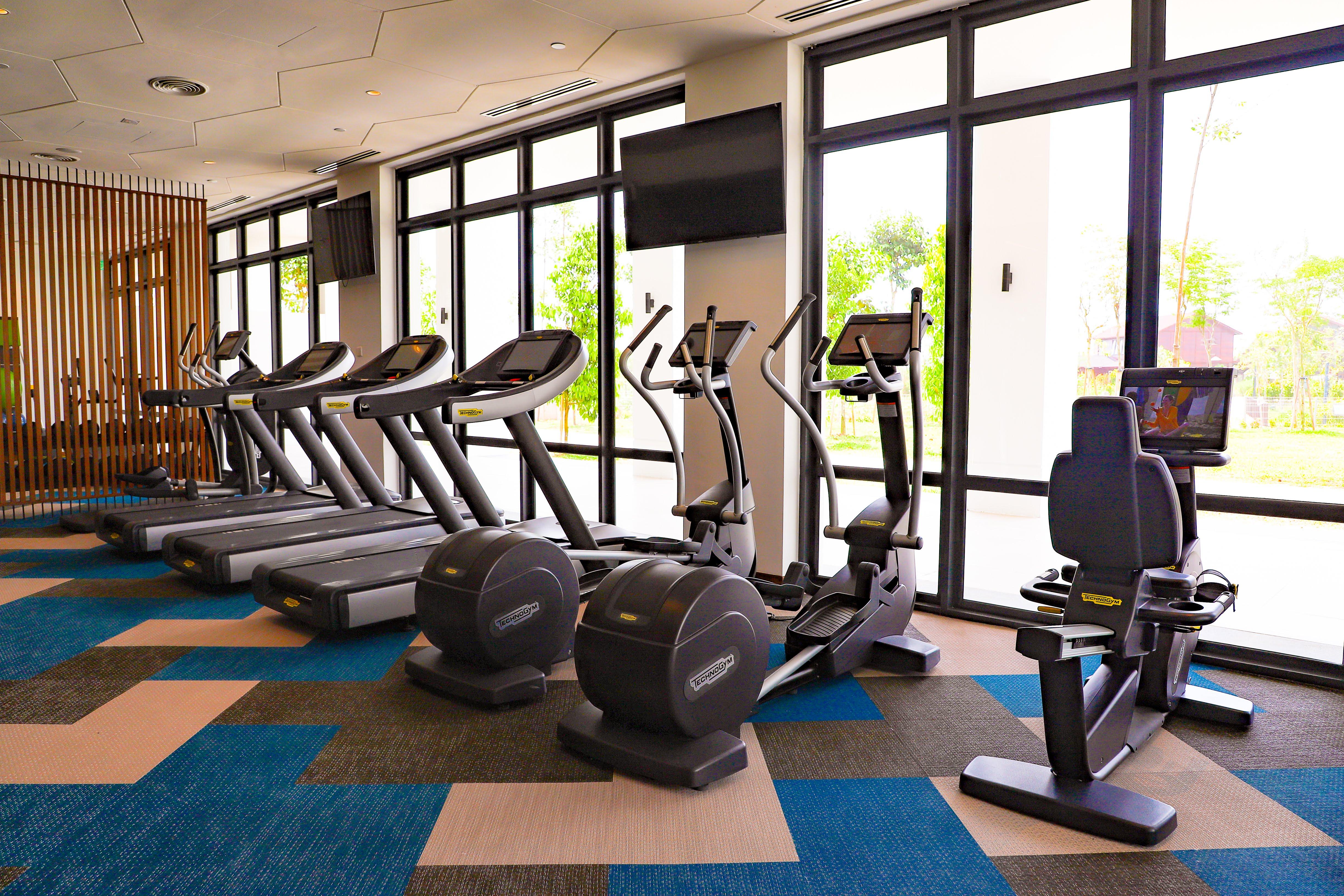 Hard Rock Hotel Desaru Coast Buitenkant foto The gym at the hotel