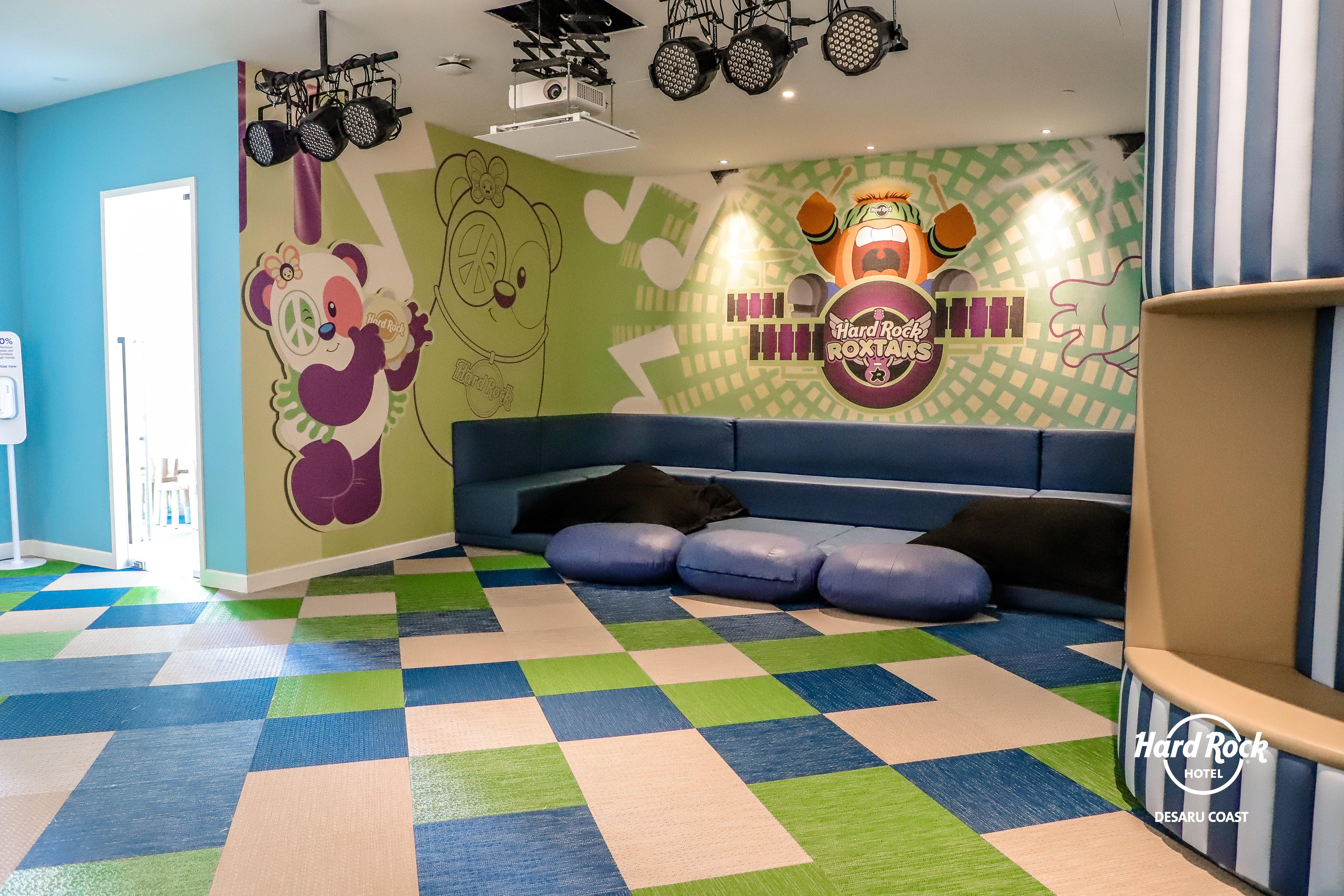 Hard Rock Hotel Desaru Coast Buitenkant foto The interior of the Hard Rock Hotel's kids club
