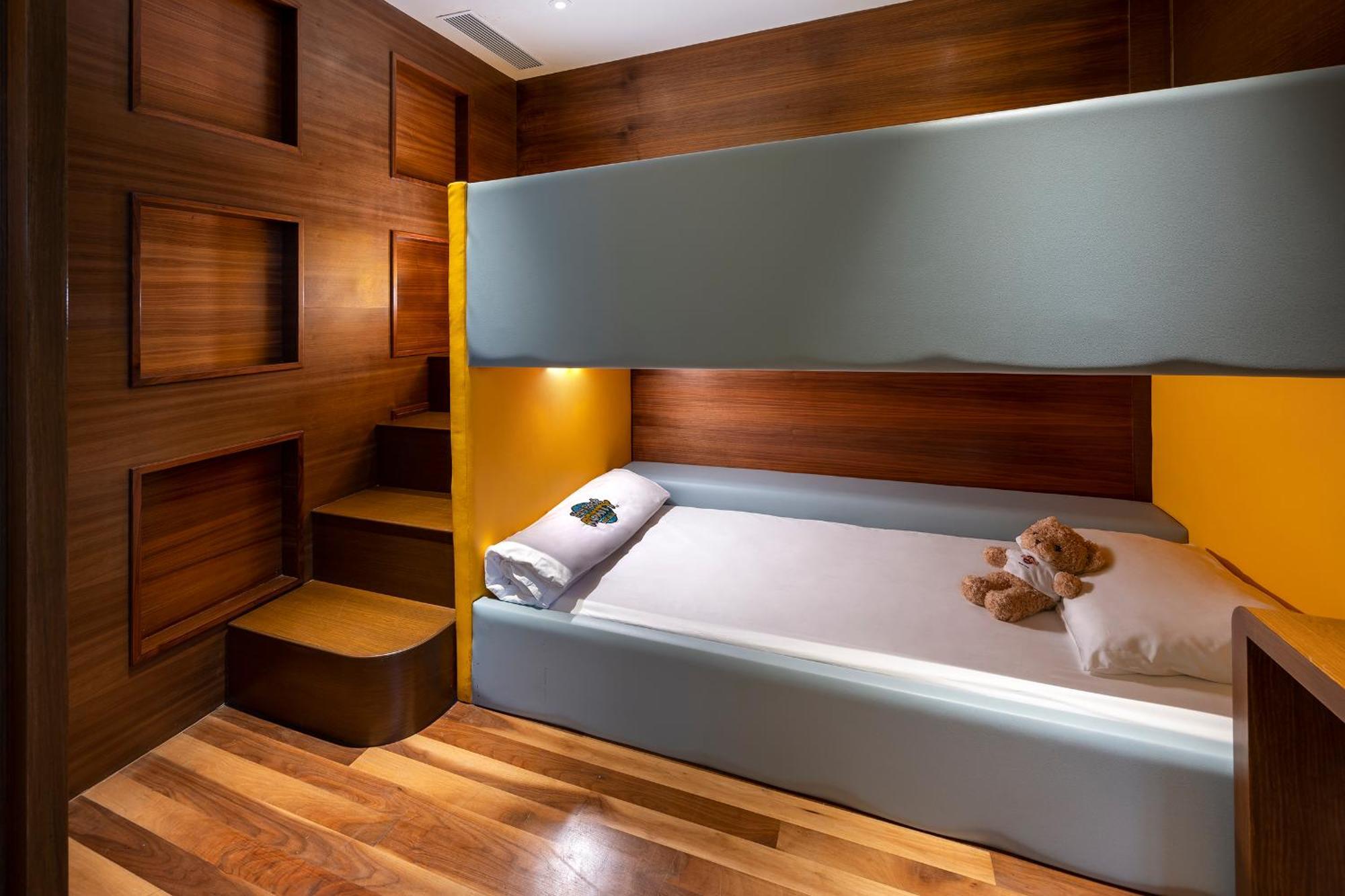 Hard Rock Hotel Desaru Coast Buitenkant foto A bunk bed