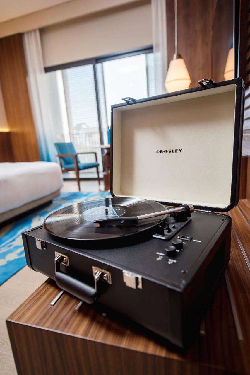 Hard Rock Hotel Desaru Coast Buitenkant foto Crosley suitcase record player