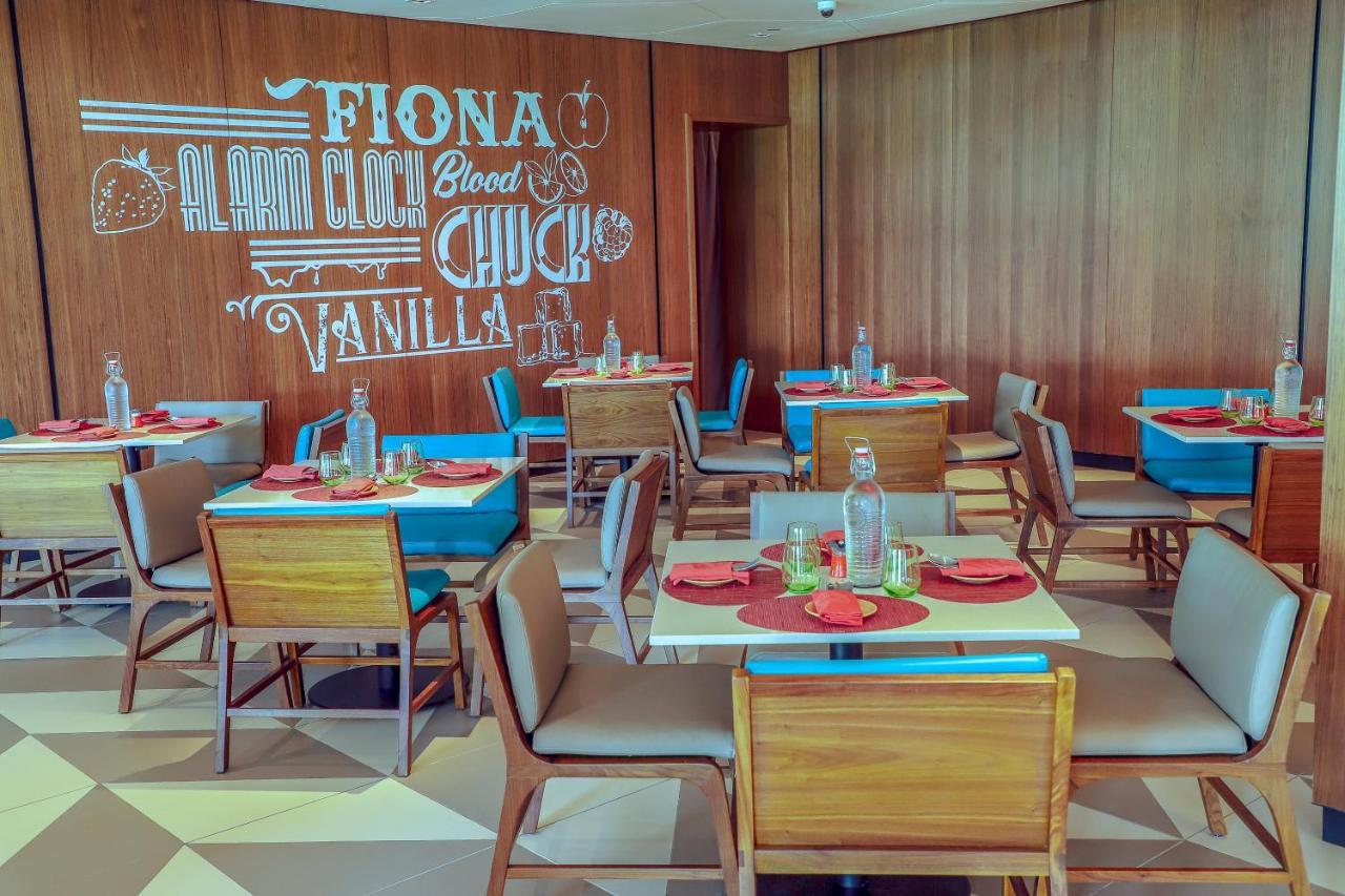 Hard Rock Hotel Desaru Coast Buitenkant foto Interior of the restaurant