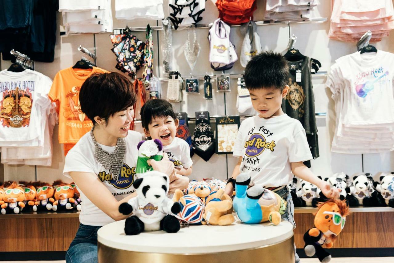 Hard Rock Hotel Desaru Coast Buitenkant foto The gift shop at Ocean Park
